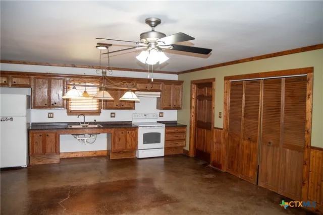 $150,000 | 203 Gisler Street, Austwell, TX 77950