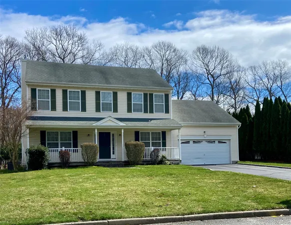 $775,000 | 108 Maple Wood Lane, Riverhead, NY 11901