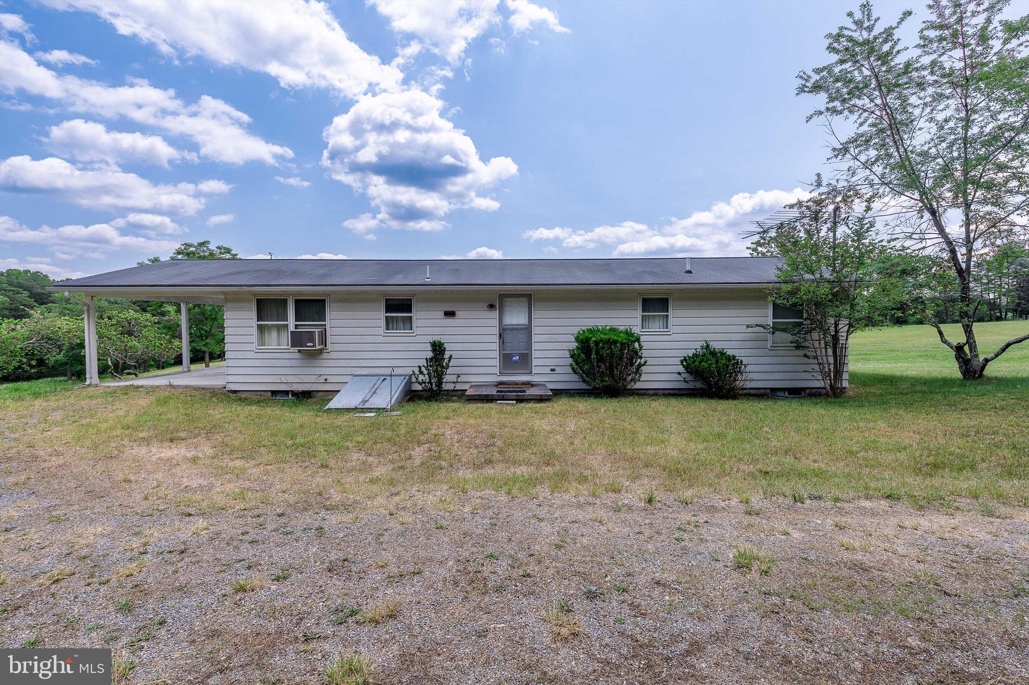 189 Murphy Road Berkeley Springs, WV 25411 - Photo 4 of 48