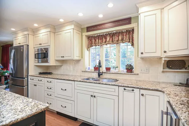 $775,000 | 142 Haverhill Road, East Kingston, NH 03827