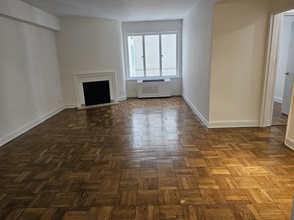 $5,150 | 40 Central Park South, Unit 14I | Central Park South