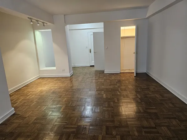 $5,150 | 40 Central Park South, Unit 14I | Central Park South