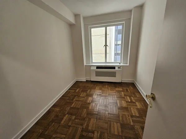 $5,150 | 40 Central Park South, Unit 14I | Central Park South