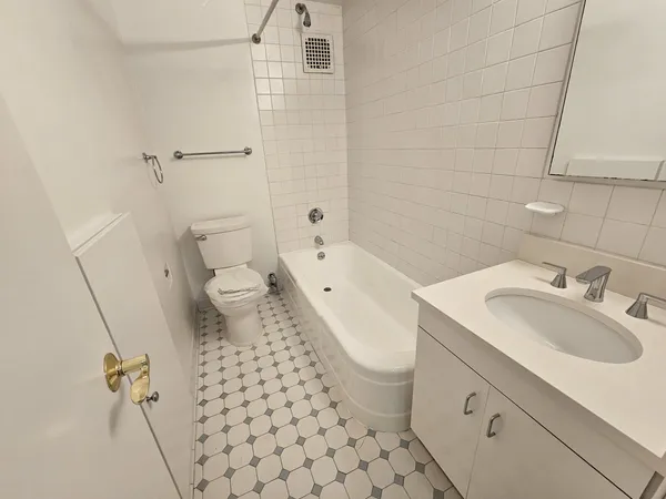 $5,150 | 40 Central Park South, Unit 14I | Central Park South