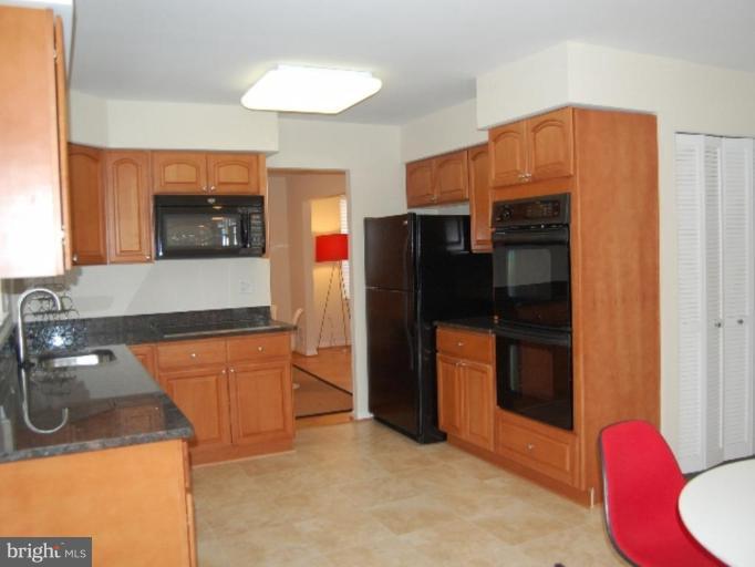2341 Paddock Lane Reston, VA 20191 - Photo 14 of 27 Kitchen