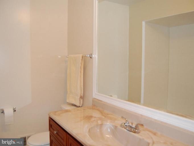 2341 Paddock Lane Reston, VA 20191 - Photo 3 of 27 Bath #2