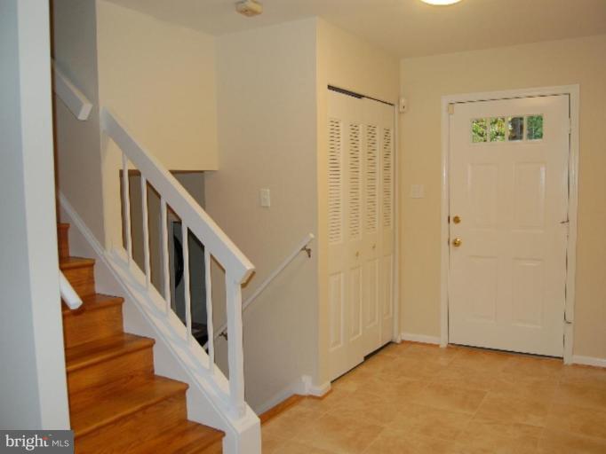 2341 Paddock Lane Reston, VA 20191 - Photo 23 of 27 Entrance / Foyer
