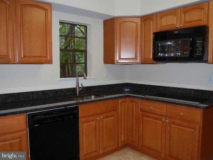 2341 Paddock Lane Reston, VA 20191 - Photo 24 of 27 Kitchen #2