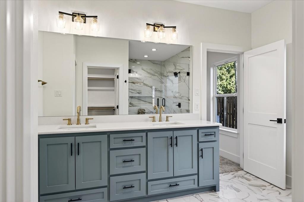 114 Castlewood Road Enchanted Oaks, TX 75156 - Photo 21 of 33 a spacious bathroom with a double vanity sink a and a mirror
