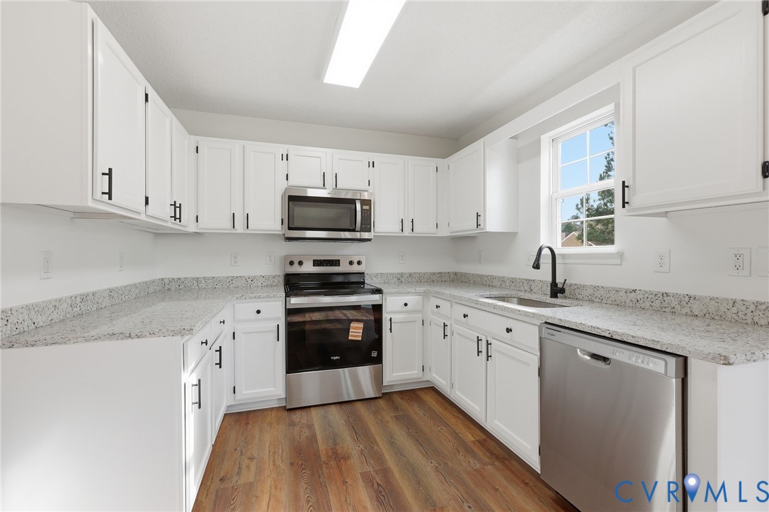 725 Cobbs Point Way Chester, VA 23836 - Photo 16 of 37