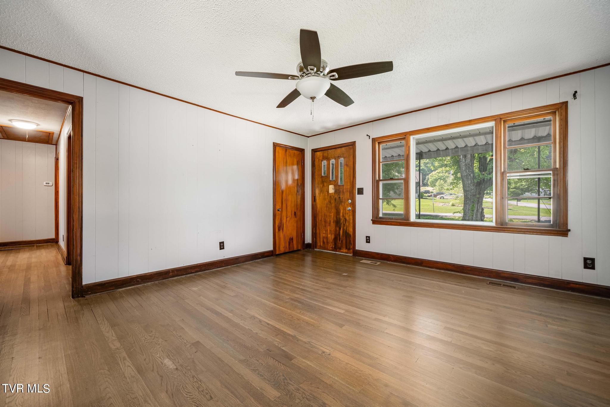 422 Gap Creek Road Elizabethton, TN 37643 - Photo 6 of 26 422 Gap Creek Road (22 of 40)