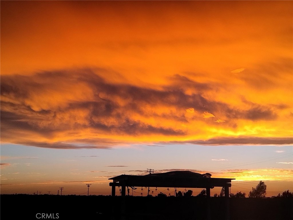 10080 Deep Creek Road Apple Valley, CA 92308 - Photo 36 of 36 a view of sunset