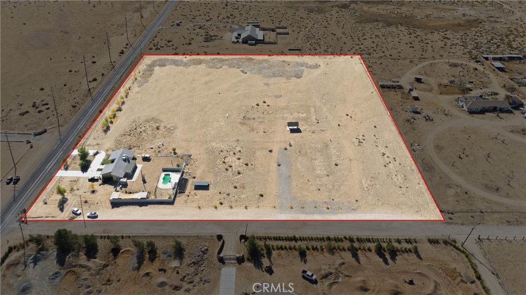 10080 Deep Creek Road Apple Valley, CA 92308 - Photo 7 of 36 a view of painting on the wall