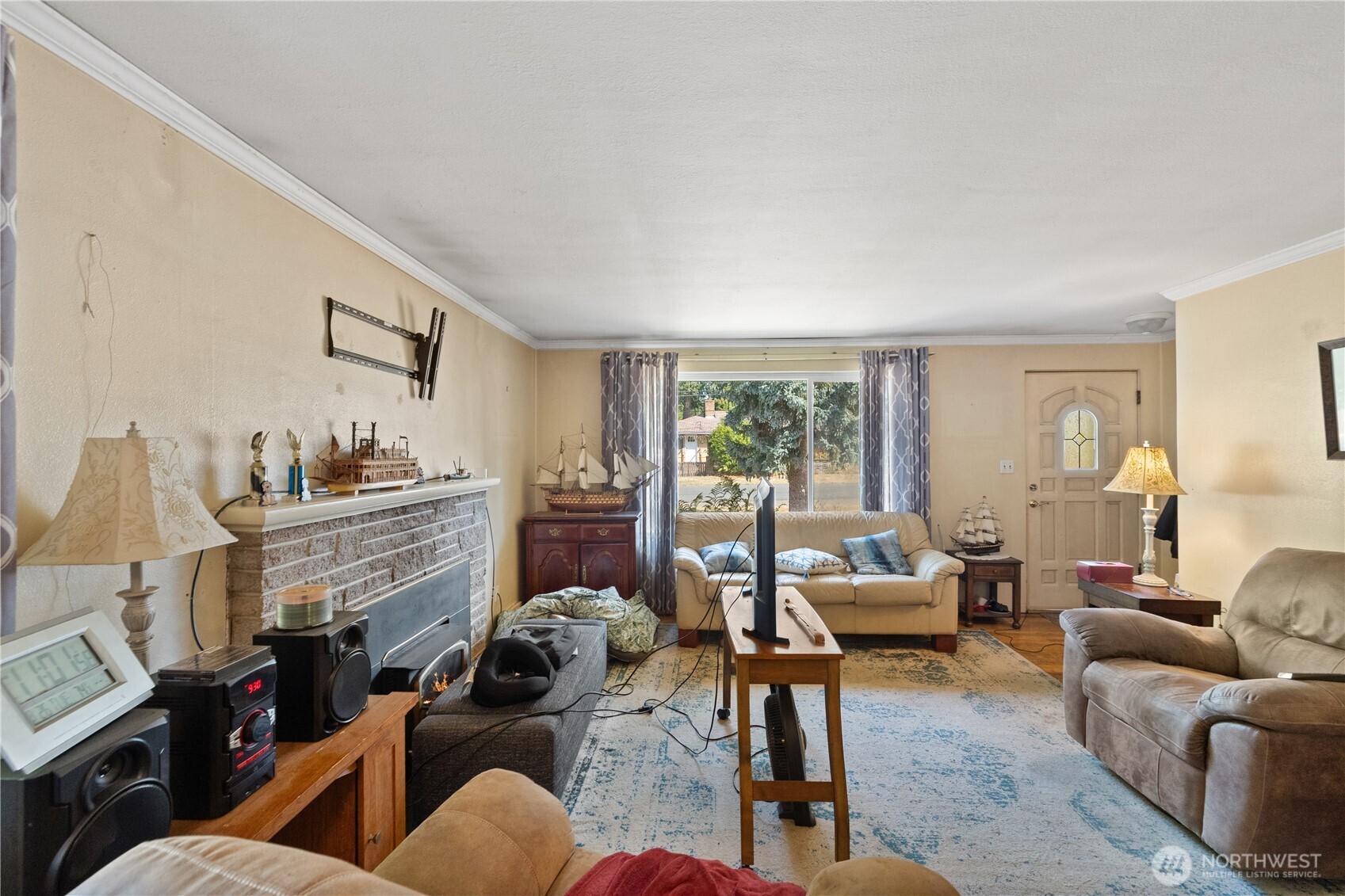 105 Northeast 180th Street Shoreline, WA 98155 - Photo 9 of 34 a living room with furniture and a fireplace