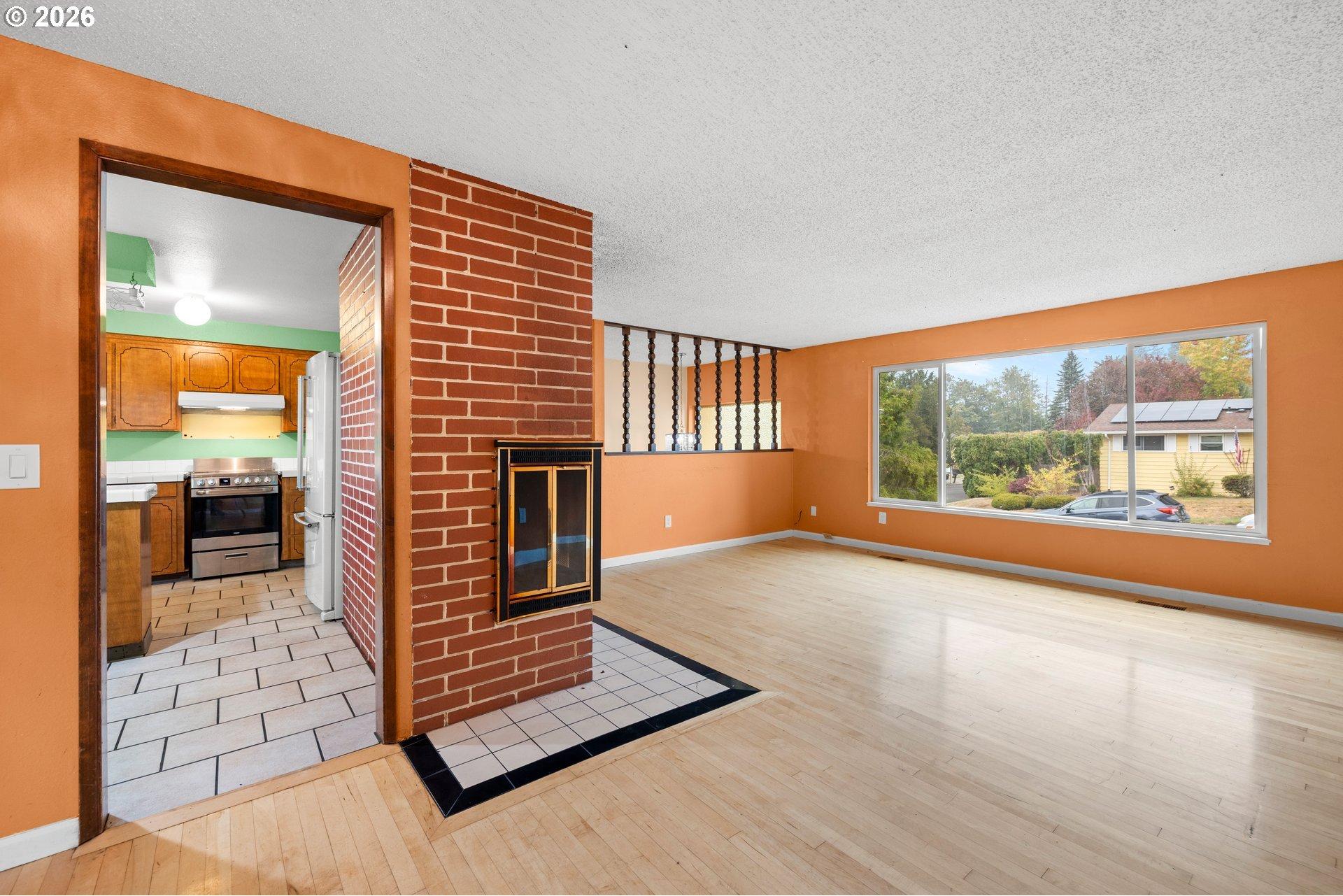 586 Southwest 6th Street Gresham, OR 97080 - Photo 7 of 42 Gallery Image 7