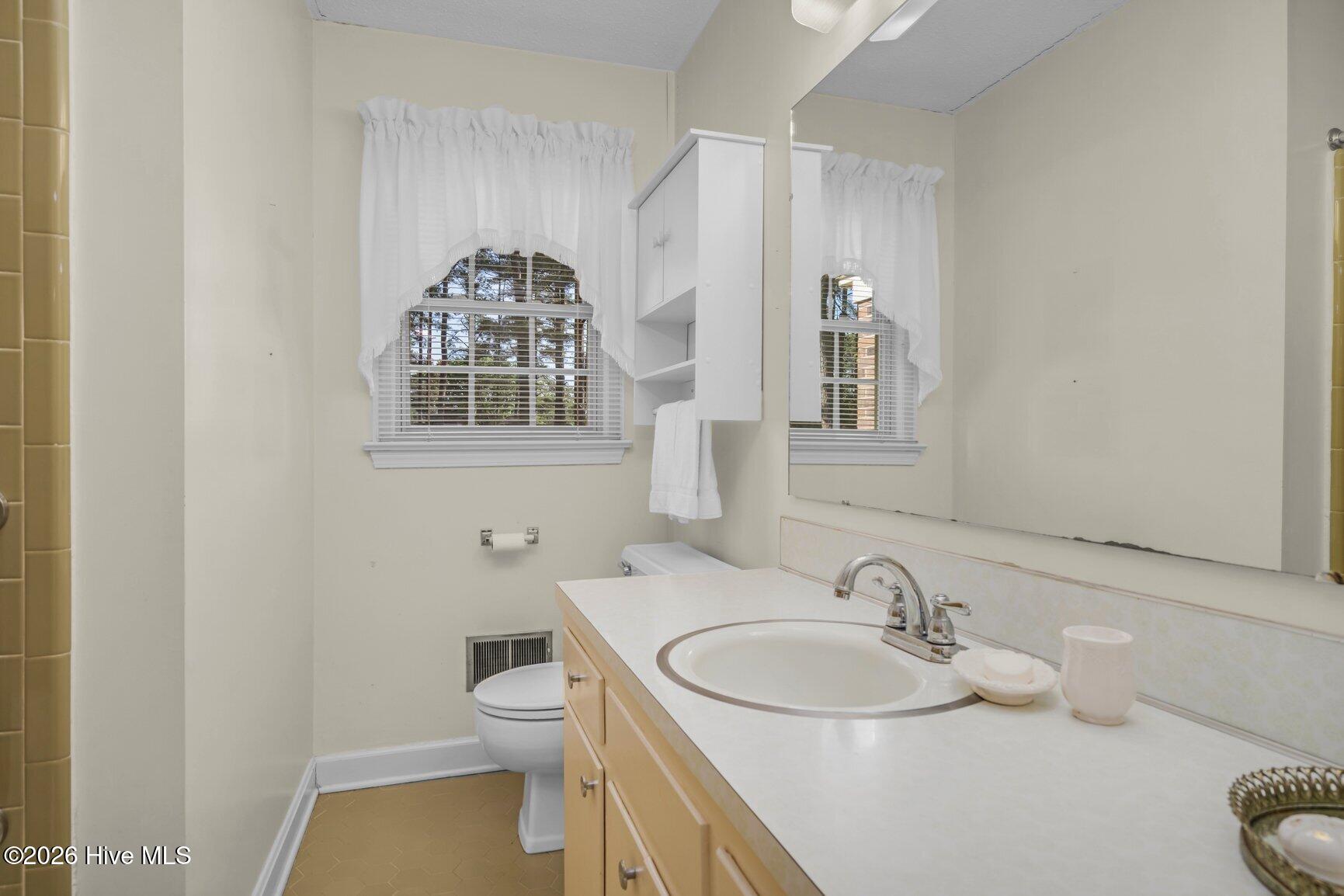 3304 Hawthorne Road Rocky Mount, NC 27804 - Photo 20 of 36 Hall BATH