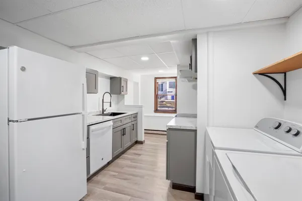 $1,950 | 103 Portsmouth Avenue, Manchester, NH 03109