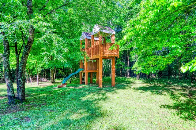 $849,900 | 358 Spring Valley Drive, Cottontown, TN 37048