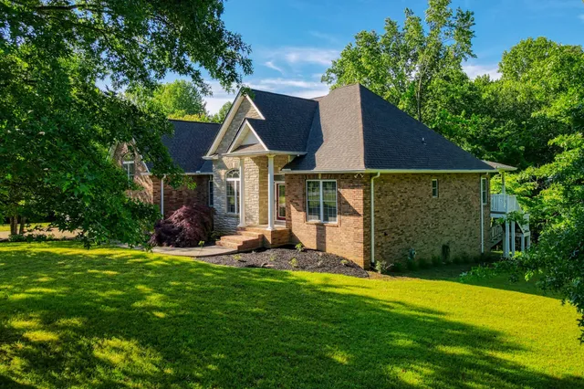 $849,900 | 358 Spring Valley Drive, Cottontown, TN 37048