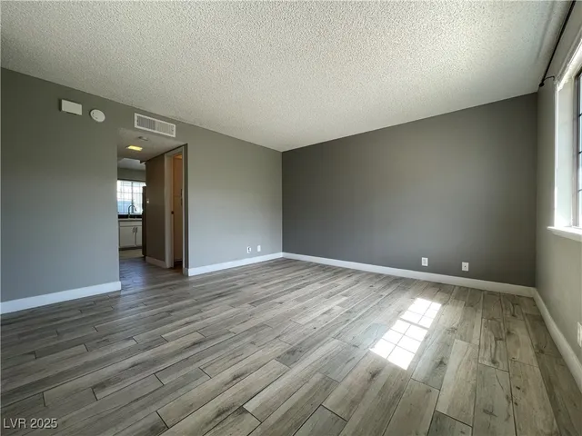 $1,250 | 7086 Burcot Avenue, Unit H8, Las Vegas, NV 89156