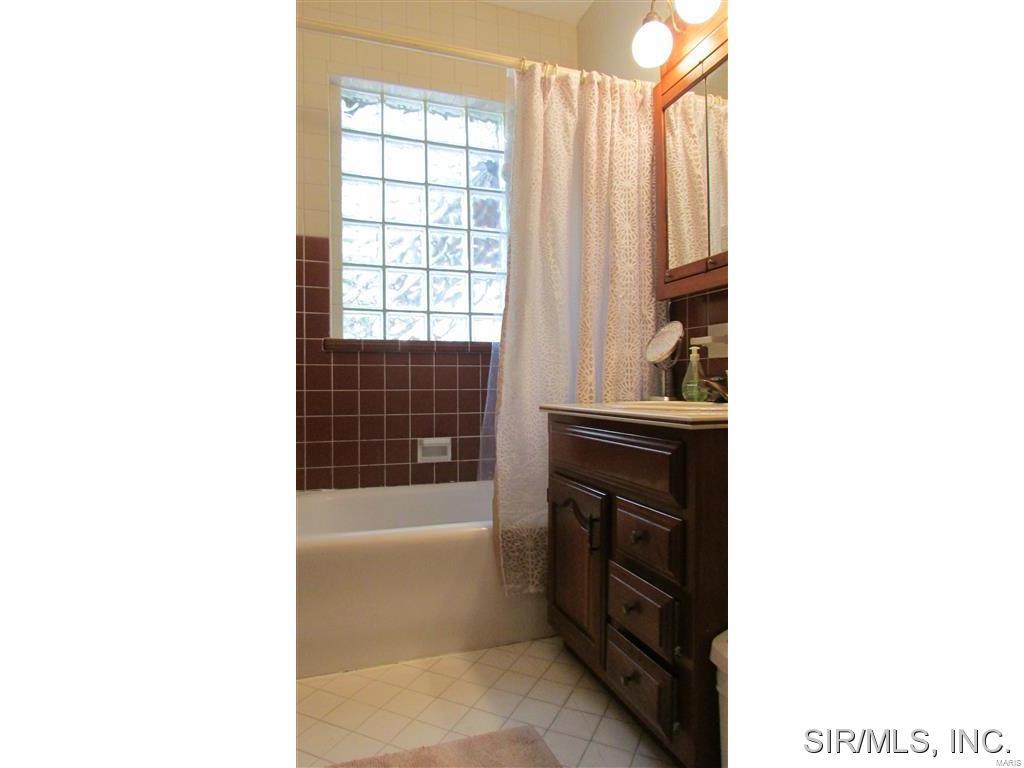 3100 Edwards Street Alton, IL 62002 - Photo 12 of 16 Gallery Image 12