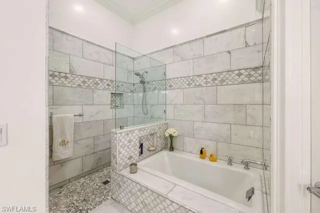 $1,125,000 | 254 Edgemere Way East, Naples, FL 34105