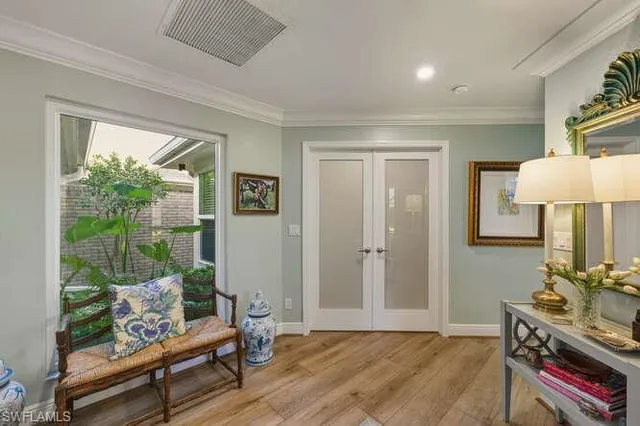 $1,125,000 | 254 Edgemere Way East, Naples, FL 34105