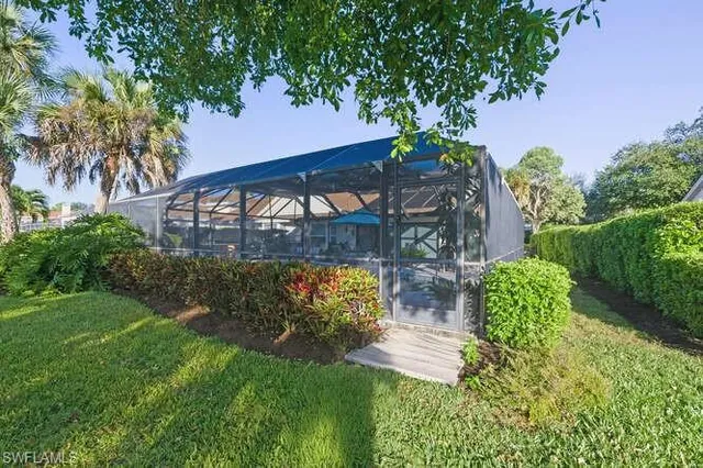 $1,125,000 | 254 Edgemere Way East, Naples, FL 34105