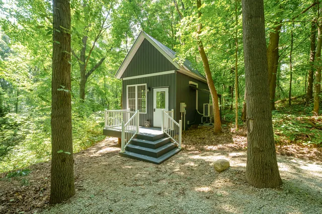 $1,050,000 | 8777 West Main Street, Kalamazoo, MI 49009