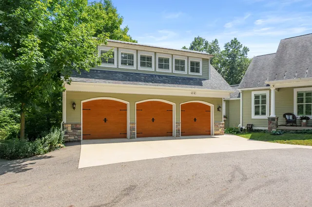 $1,050,000 | 8777 West Main Street, Kalamazoo, MI 49009