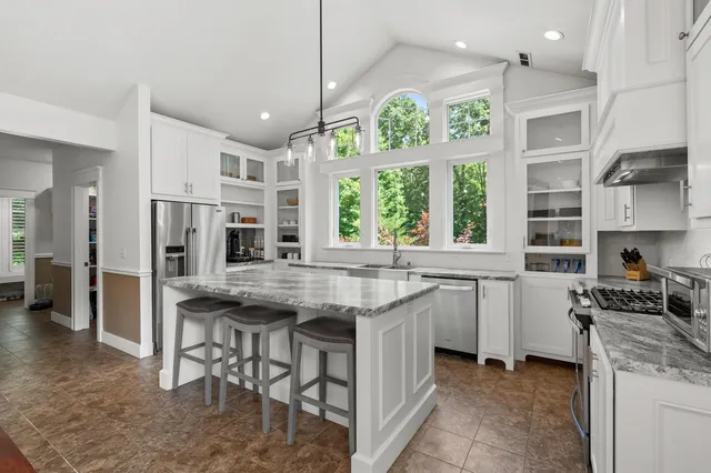 $1,050,000 | 8777 West Main Street, Kalamazoo, MI 49009