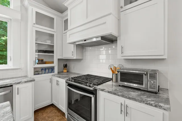 $1,050,000 | 8777 West Main Street, Kalamazoo, MI 49009