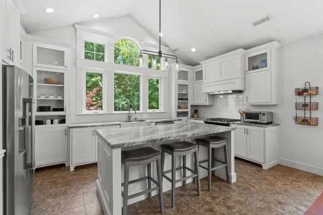 $1,050,000 | 8777 West Main Street, Kalamazoo, MI 49009