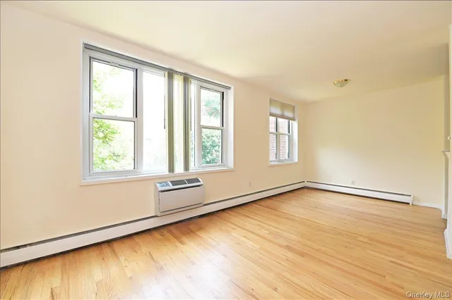 $350,000 | 25 Canterbury Road, Unit 3T, Great Neck, NY 11021