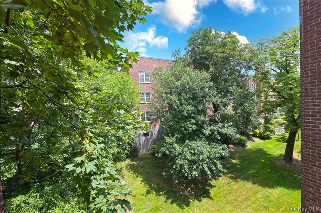 $350,000 | 25 Canterbury Road, Unit 3T, Great Neck, NY 11021