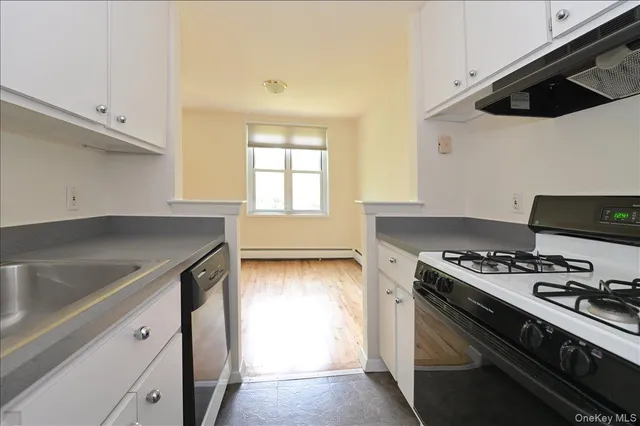 $350,000 | 25 Canterbury Road, Unit 3T, Great Neck, NY 11021