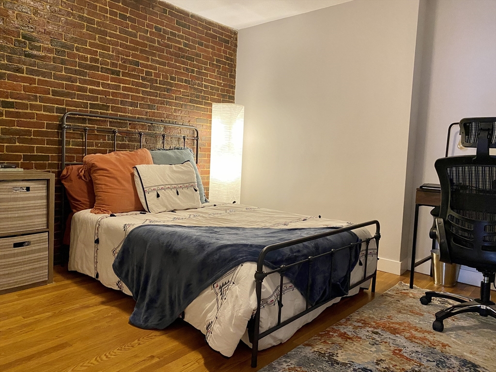 178 North Street, Unit 4 Boston, MA 02113 - Photo 6 of 8 a bedroom with a bed and a desk