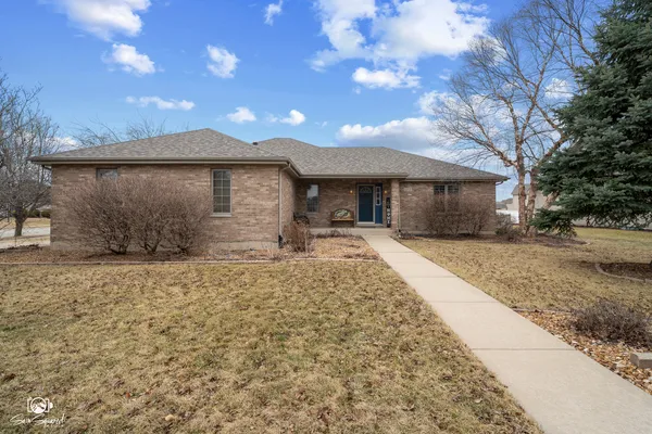 $374,500 | 1212 South Creek Drive, Manteno, IL 60950