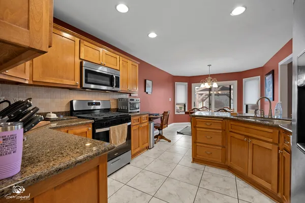 $374,500 | 1212 South Creek Drive, Manteno, IL 60950