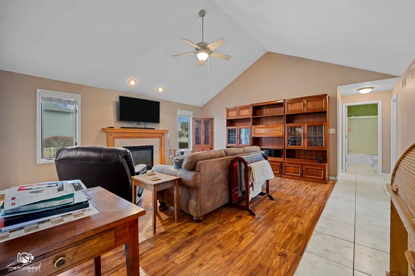 $374,500 | 1212 South Creek Drive, Manteno, IL 60950