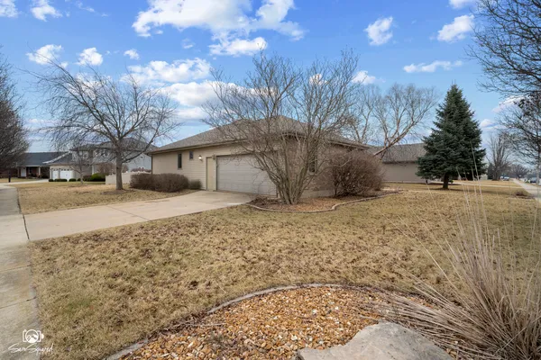 $374,500 | 1212 South Creek Drive, Manteno, IL 60950