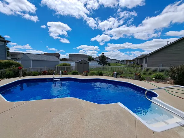 $374,500 | 1212 South Creek Drive, Manteno, IL 60950