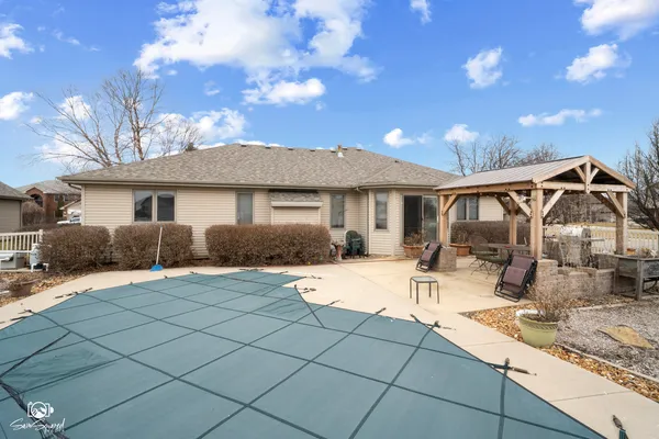 $374,500 | 1212 South Creek Drive, Manteno, IL 60950