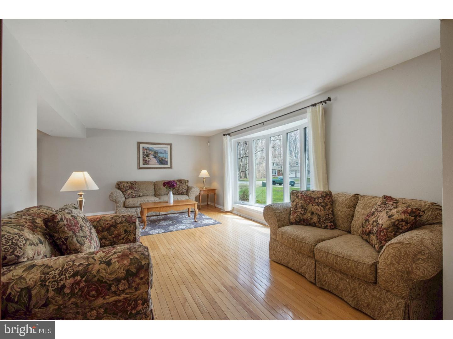 402 Rennard Drive Exton, PA 19341 - Photo 5 of 25 Living Room