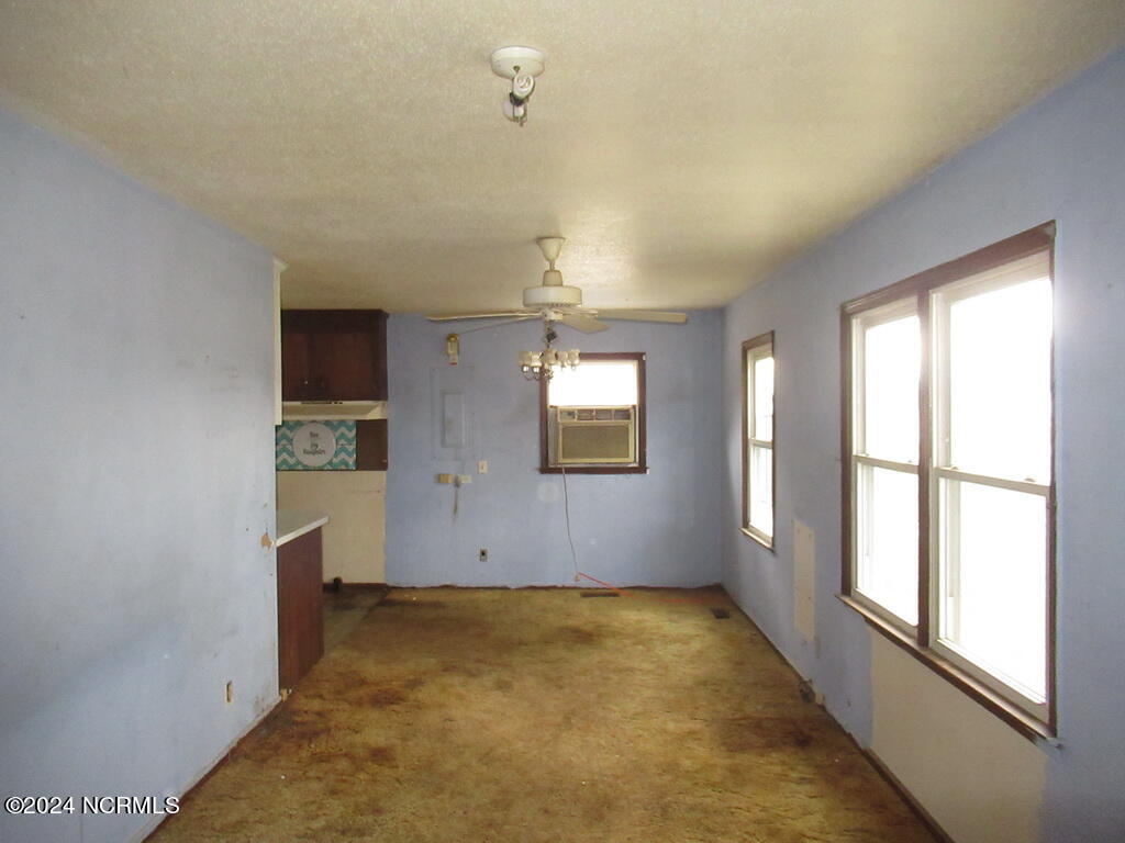989 Crisp Sandpit Road Pinetops, NC 27864 - Photo 8 of 21 LIVING ROOM