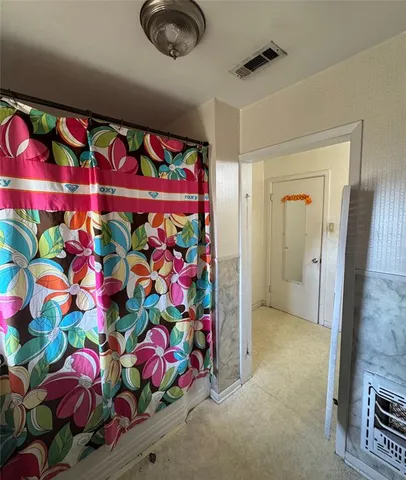 a room with lots of different kinds of flowers