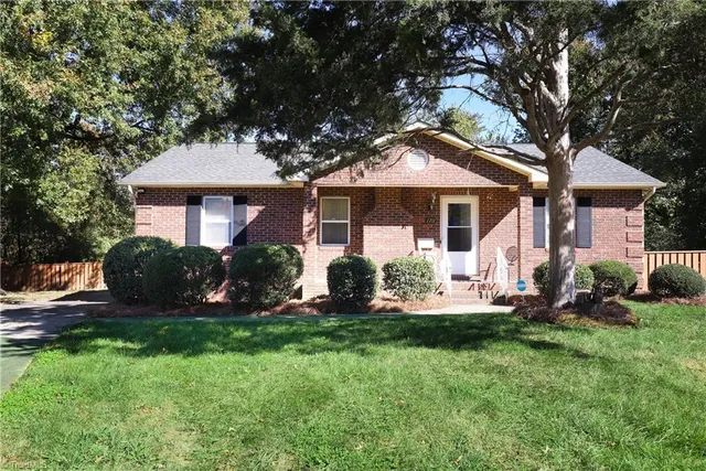 $219,900 | 1711 Hanover Court, High Point, NC 27265