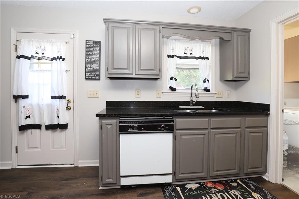 1711 Hanover Court High Point, NC 27265 - Photo 14 of 27