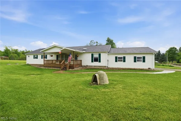 $300,000 | 16167 Gar Highway, Montville, OH 44064