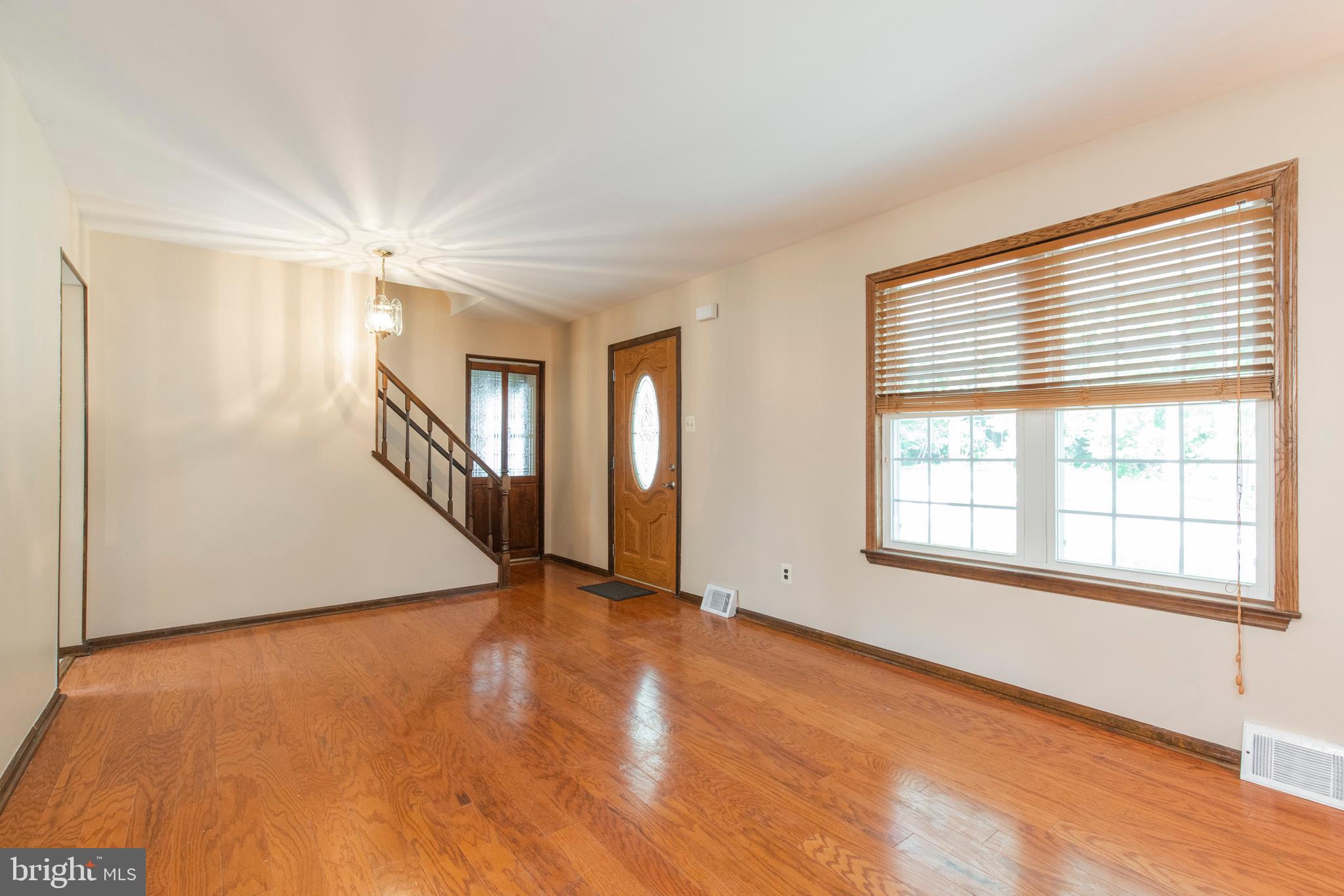 1106 Church Road Springfield, PA 19064 - Photo 4 of 32 Living Room